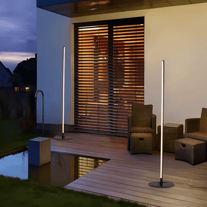 Elegante lámpara solar de pie para exteriores