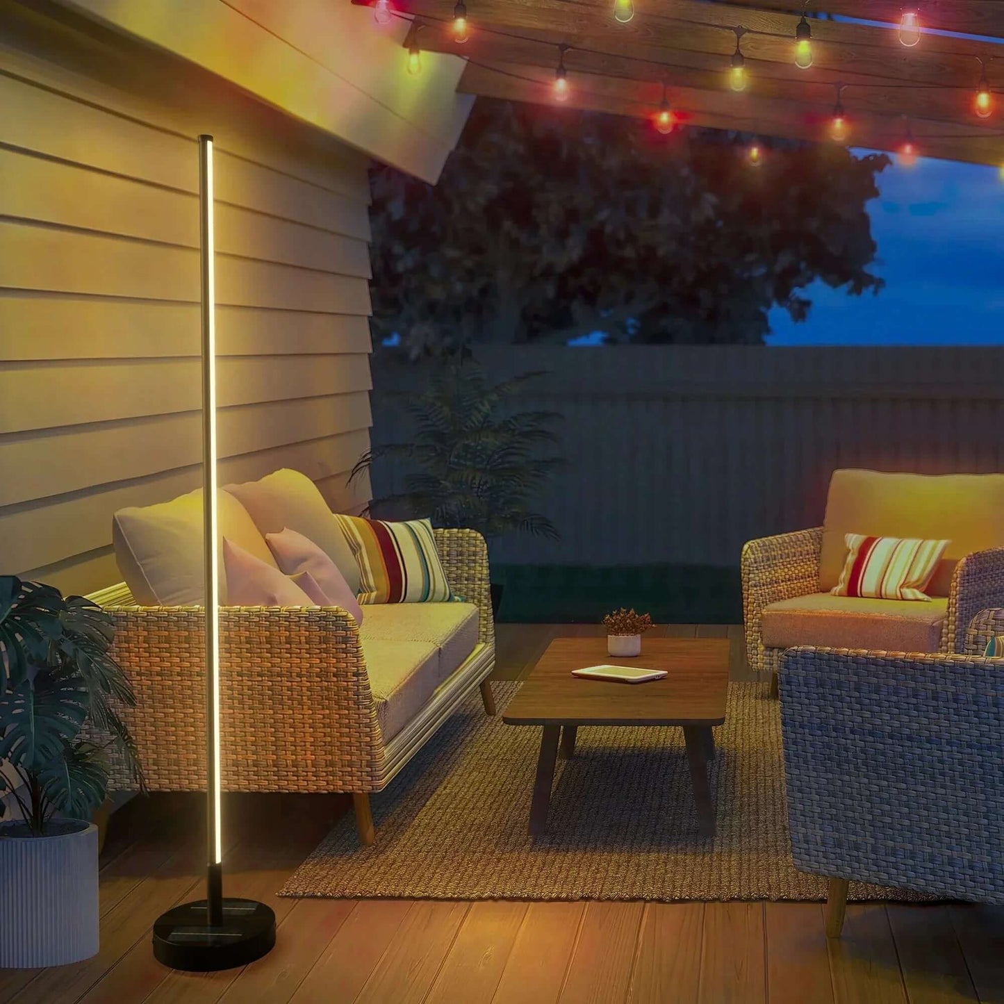 Elegante lámpara solar de pie para exteriores