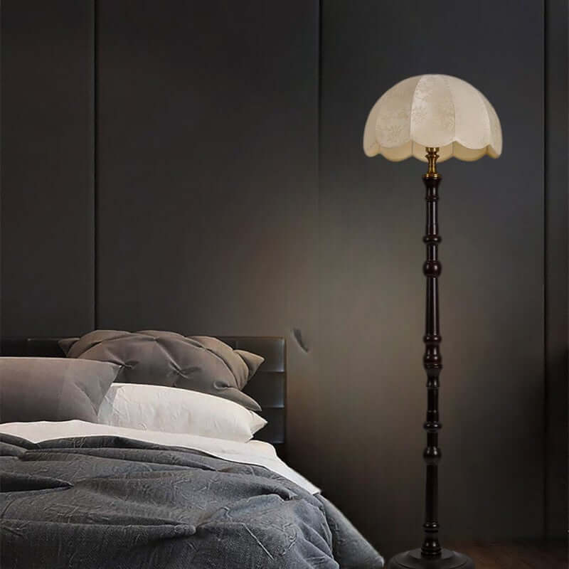 Elegante lámpara de pie de madera - Diseño atemporal