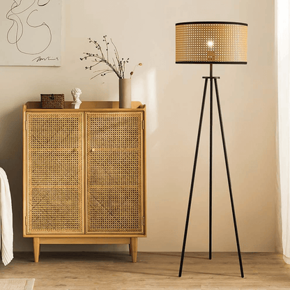 Elegante lámpara de pie de ratán - Diseño moderno