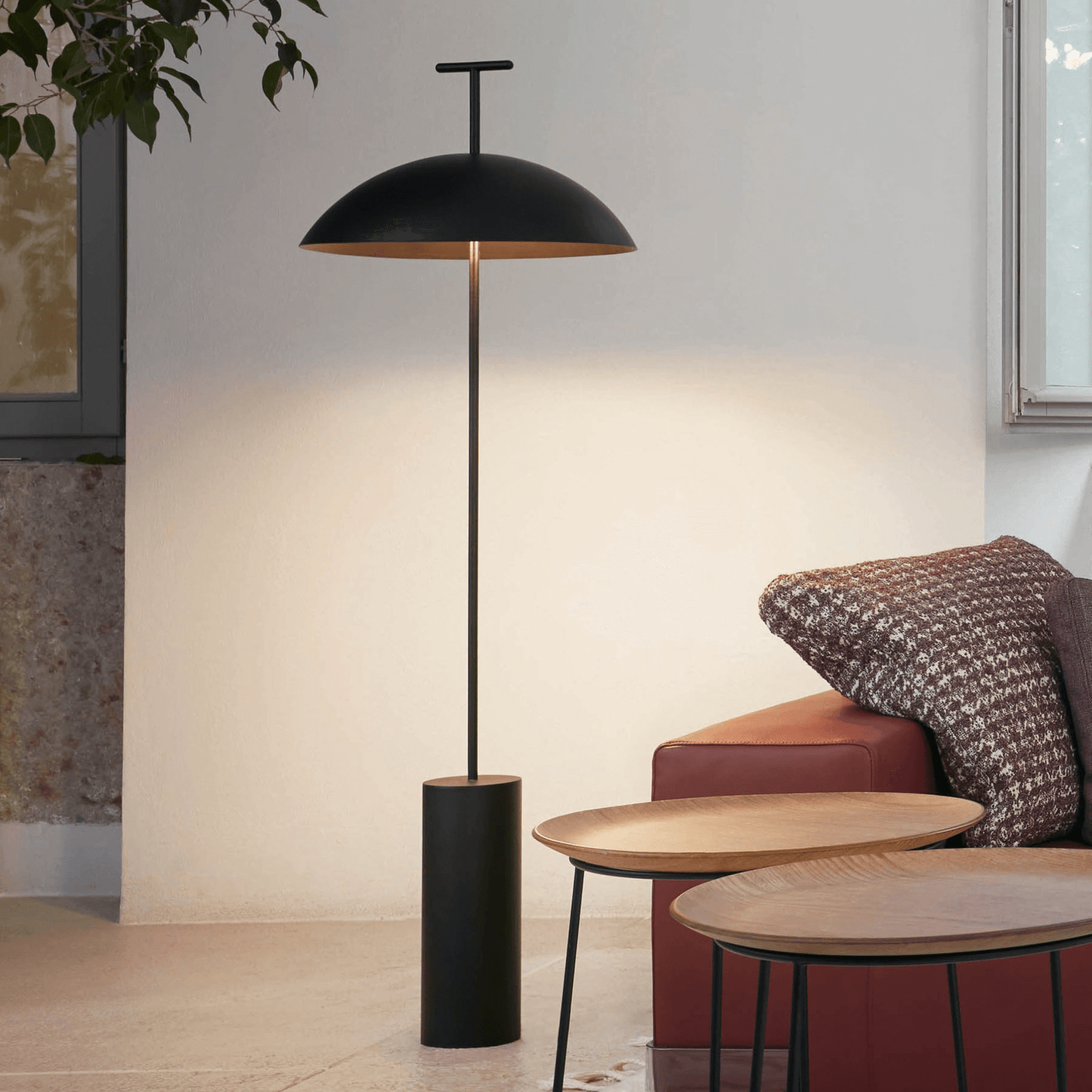 Lámpara de pie minimalista para hogares modernos