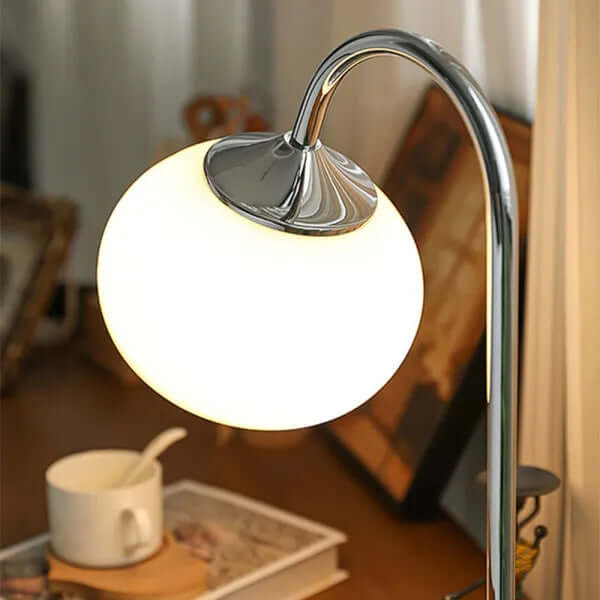 Elegante lámpara de sobremesa de cristal y metal - Ambiente acogedor