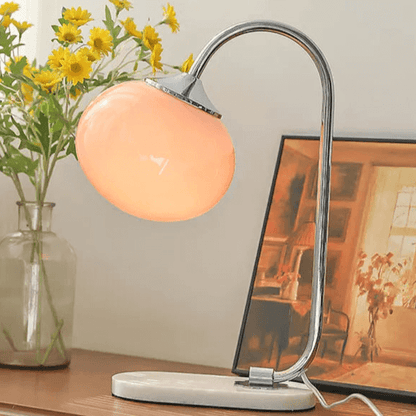 Elegante lámpara de sobremesa de cristal y metal - Ambiente acogedor