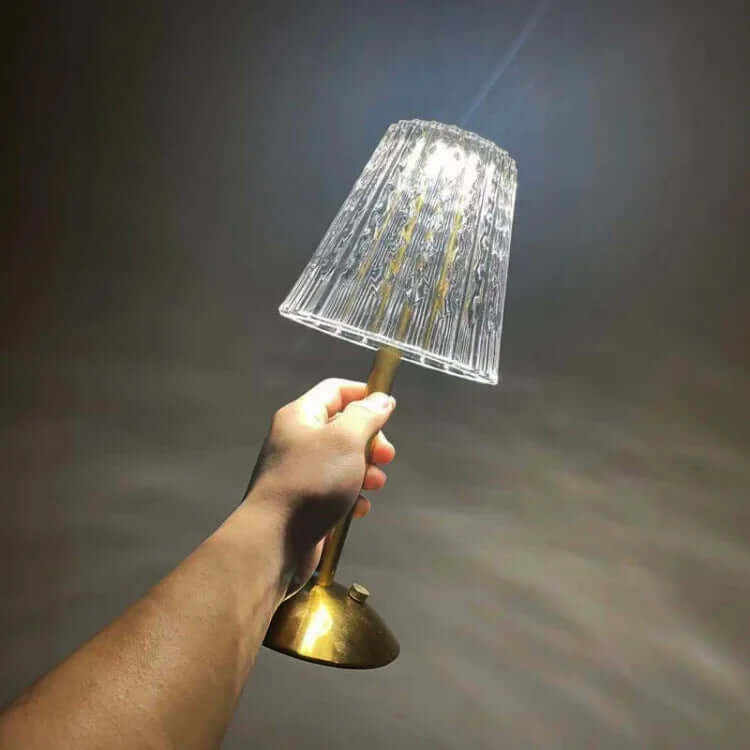 Elegante lámpara de sobremesa inalámbrica de metal cristalizado