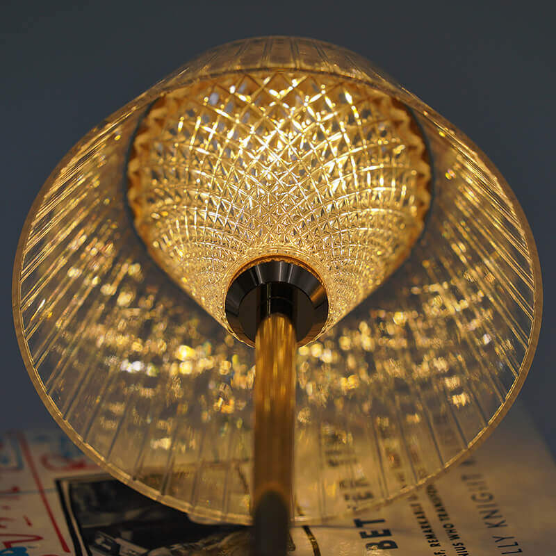 Elegante lámpara de sobremesa inalámbrica de metal cristalizado