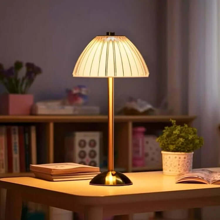 Elegante lámpara de sobremesa inalámbrica de metal cristalizado