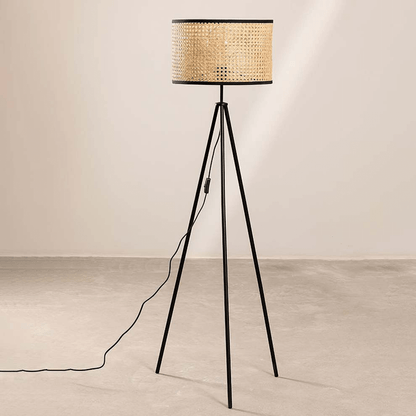 Elegante lámpara de pie de ratán - Diseño moderno