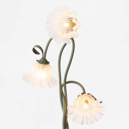 Elegante lámpara de pie con diseño floral