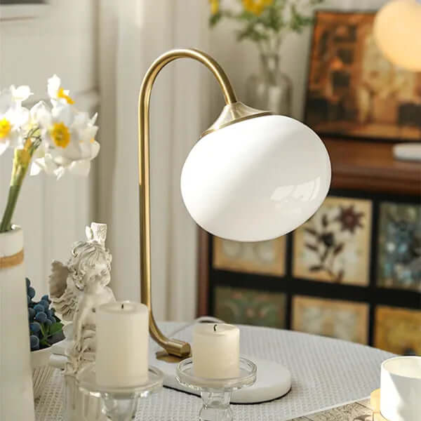 Elegante lámpara de sobremesa de cristal y metal - Ambiente acogedor