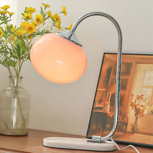 Elegante lámpara de sobremesa de cristal y metal - Ambiente acogedor