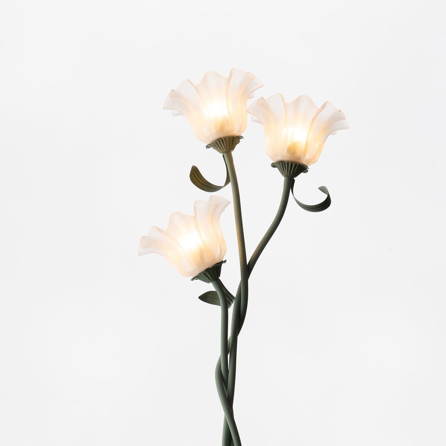 Elegante lámpara de pie con diseño floral