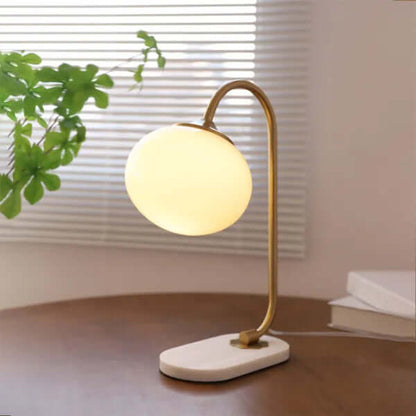 Elegante lámpara de sobremesa de cristal y metal - Ambiente acogedor