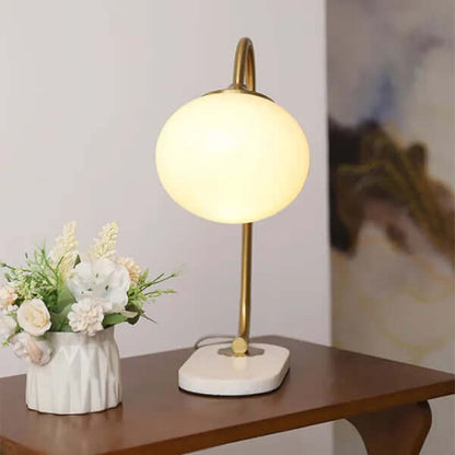 Elegante lámpara de sobremesa de cristal y metal - Ambiente acogedor