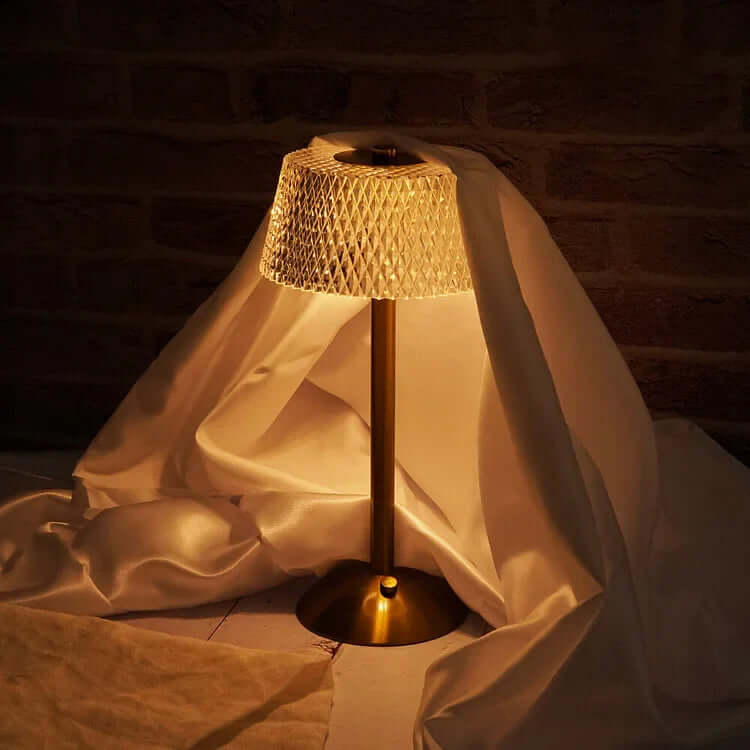 Elegante lámpara de sobremesa inalámbrica de metal cristalizado