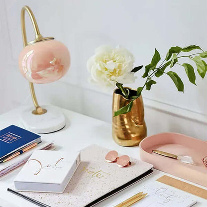 Elegante lámpara de sobremesa de cristal y metal - Ambiente acogedor