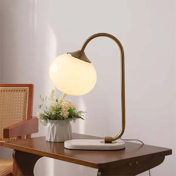 Elegante lámpara de sobremesa de cristal y metal - Ambiente acogedor