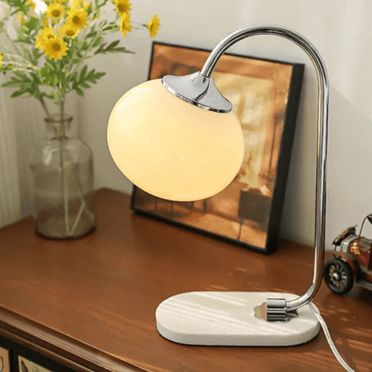Elegante lámpara de sobremesa de cristal y metal - Ambiente acogedor