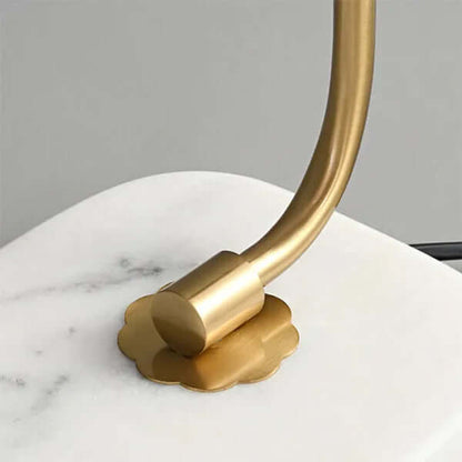 Elegante lámpara de sobremesa de cristal y metal - Ambiente acogedor