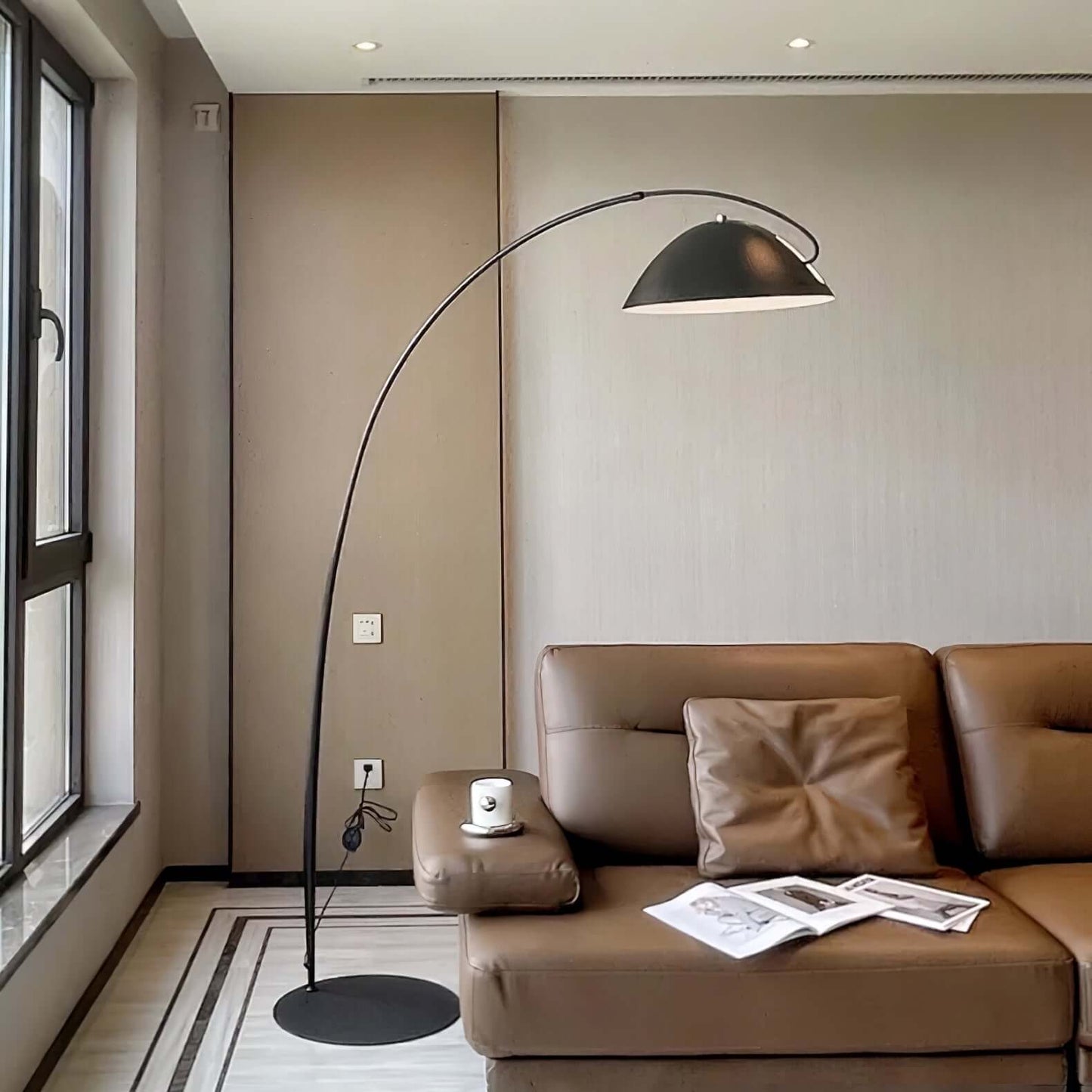 Elegante Lámpara de Pie con Brazo Ajustable - Diseño Escandinavo